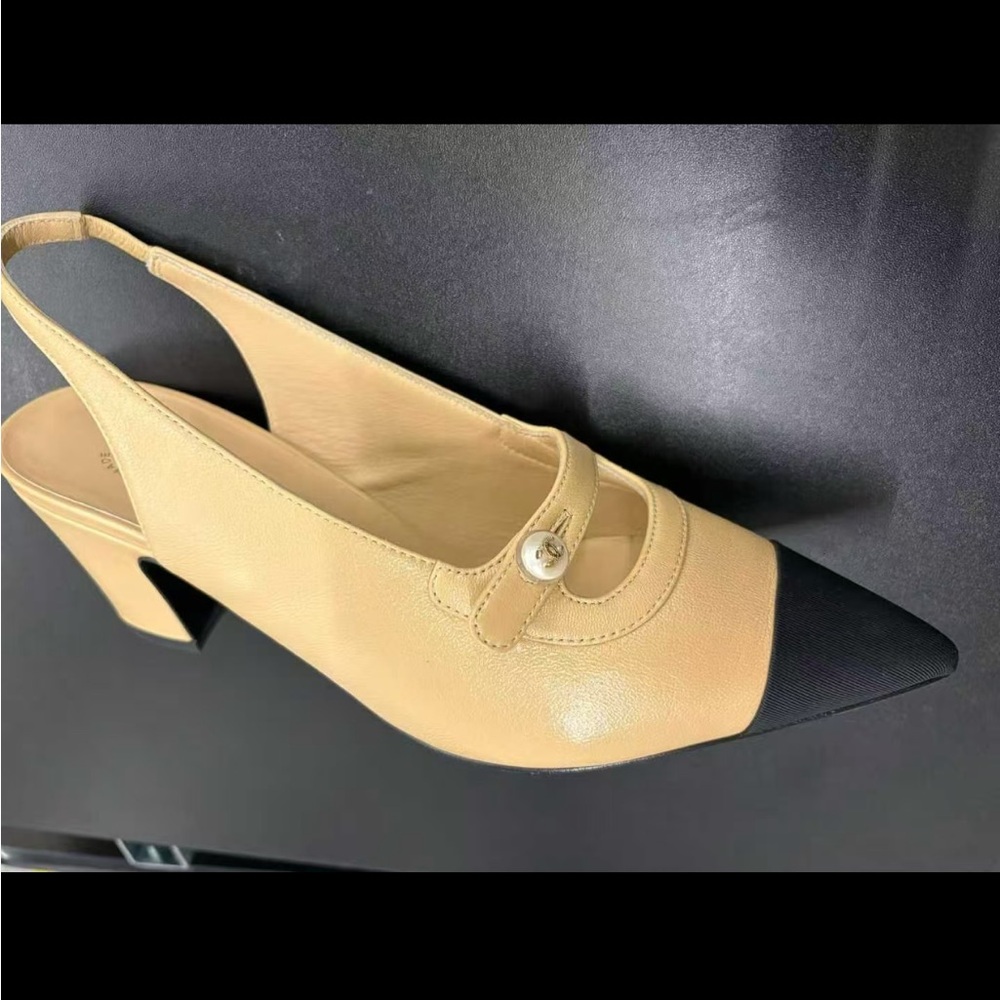 CHANEL Black and Cream Slingback Heels - Picture 2 of 13